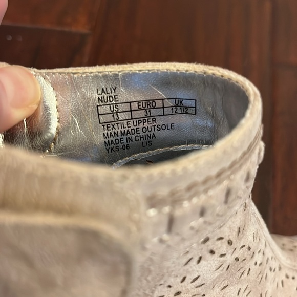 Girls heeled sandals EUC - Picture 4 of 4